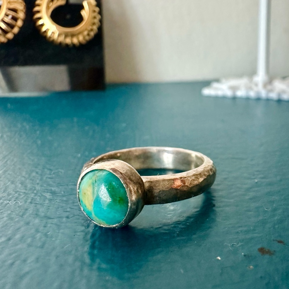 Navajo Turquoise w/ Handmade Hammered Silver Band Ring Signed MC, Size 5